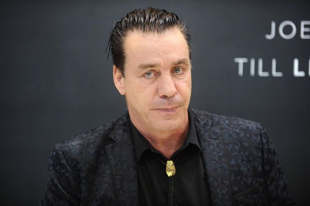 В Rammstein прокомментировали заражение Линдеманна COVID-19