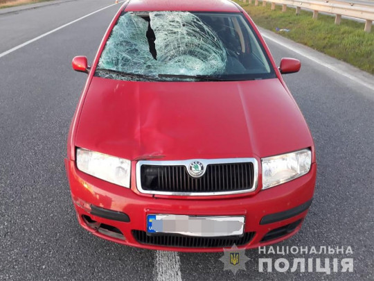 Полицейский насмерть сбил пешехода, перебегавшего дорогу: фото с места трагедии под Винницей