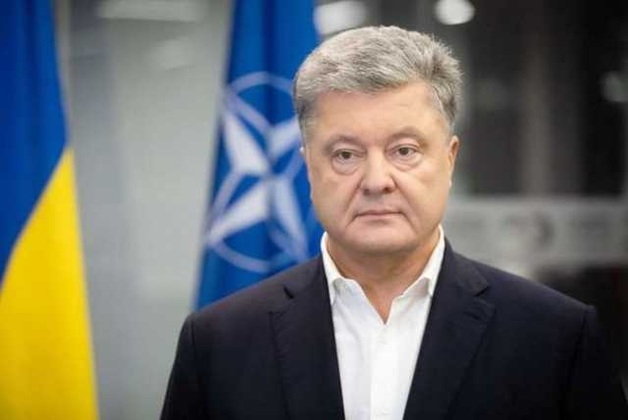 Порошенко заявляет о миллионных расходах на отпуск пока его соратники митингуют в Киеве