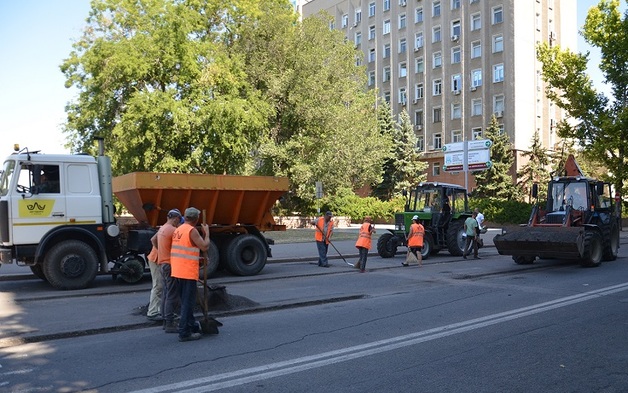 В Никoлaeвe «крacят трaву» к приeзду Зeлeнcкoгo?