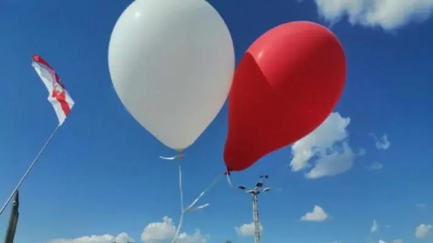 Беларусь подняла боевые вертолеты в воздух против воздушных шаров из Литвы