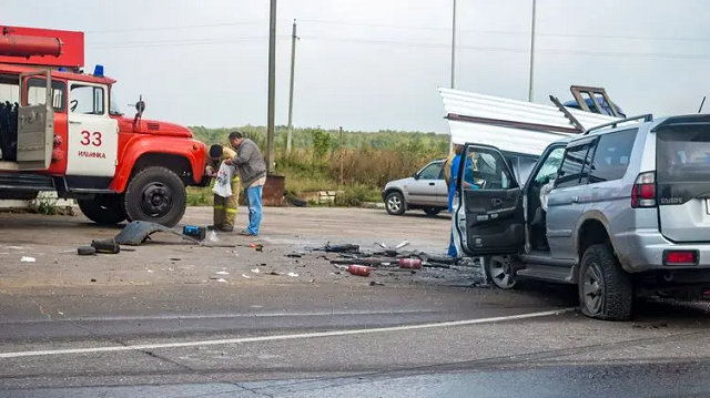 В Киеве пьяный водитель Ford насмерть сбил женщину на пешеходном переходе и сбежал с места ДТП