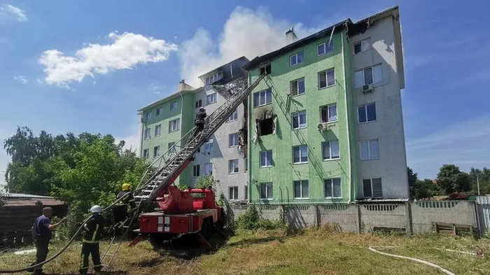 В результате взрыва газа в жилой пятиэтажке под Киевом в больницы попали два человека. Среди них ребенок