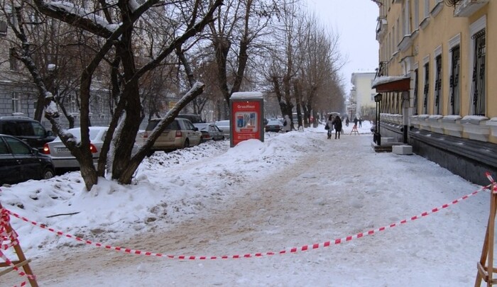 В Подмосковье школьник погиб после падения на него снега с крыши