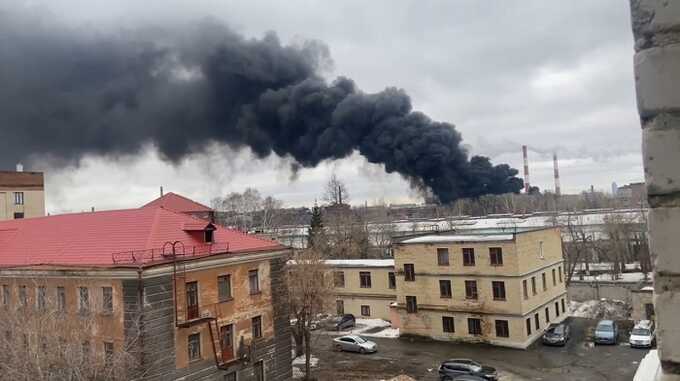 В Екатеринбурге произошел пожар на кровле "Уралмашзавода"