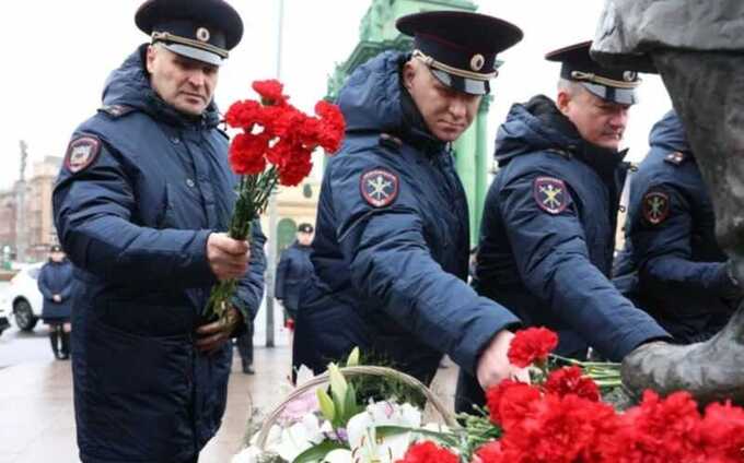 Церемония в Санкт-Петербурге: полковник Ильницкий нарушил военные традиции приветствия