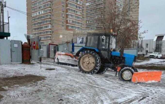 Сотрудники коммунальных служб сфальсифицировали фотографию с трактором для отчёта об уборке снега на улице