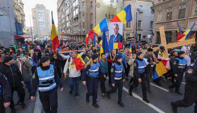 В Бухаресте проходят митинги в поддержку Джорджеску после аннулирования его победы на выборах