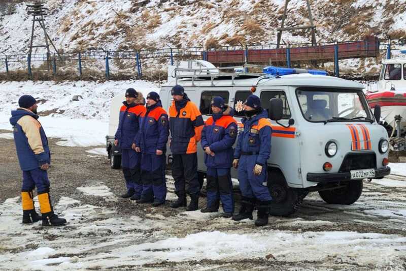 В Магаданской области ведутся поиски сноубордистки, попавшей под лавину