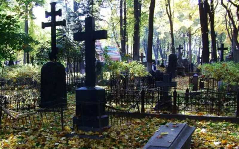 На кладбище ветеранов Великой Отечественной войны в Самаре произошла утечка сточных вод