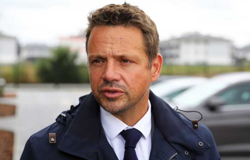 Кандидат в президенты Польши Рафал Тшасковский признал своё поражение на выборах, заявив: «Извините, что не смогли победить»
