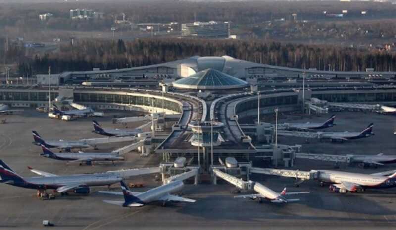 Аэропорты Москвы ограничили прием и отправку рейсов из-за атаки дронов