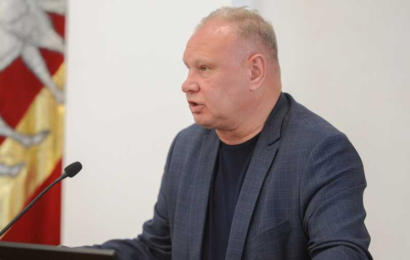 Давление на губернатора Алексея Текслера увеличивается после признаний заместителя министра Станислава Харченко