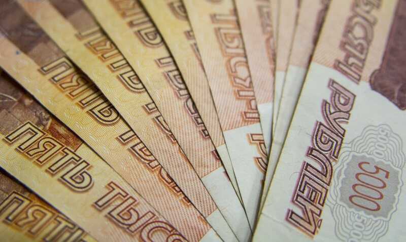 Отец бывшего руководителя Росмолодежи Дениса Разуваева обвиняется в присвоении пожертвований, собранных для "специальной военной операции"