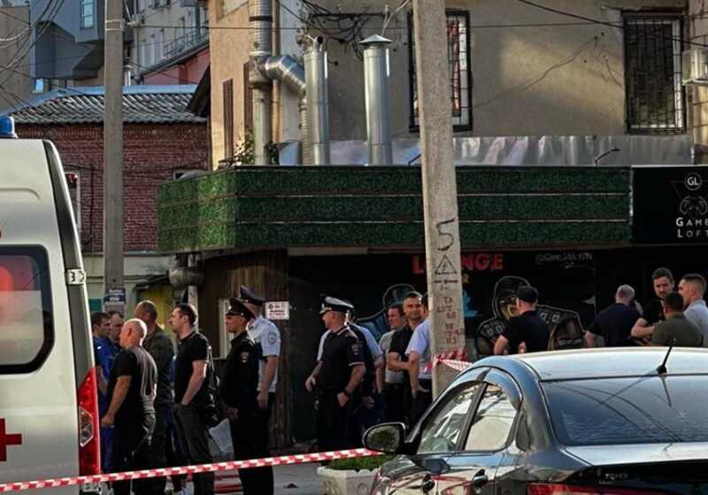В результате взрыва гранаты в лаунж-баре возле торгового центра «Малина» пострадали три человека