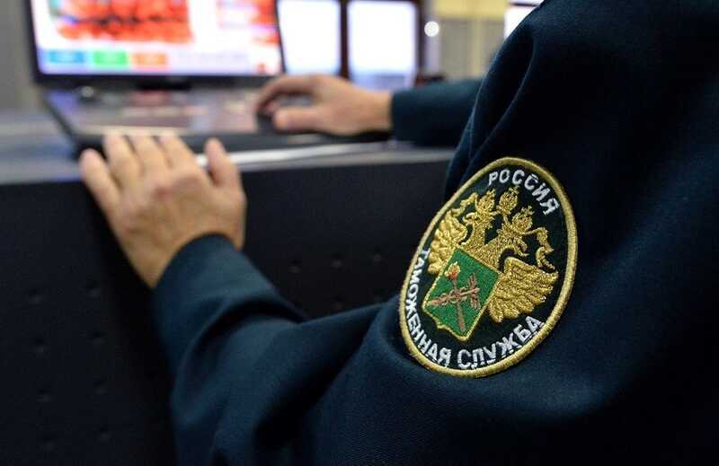Сотрудники ФСБ нашли 820 кг кокаина в контейнере с фруктами в Санкт-Петербурге