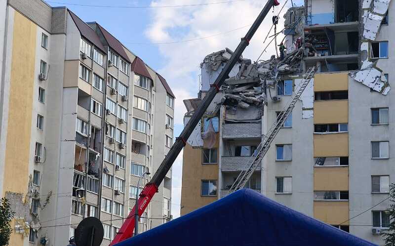 Из-под обломков многоэтажного дома в Саратове извлекли тело погибшего мужчины