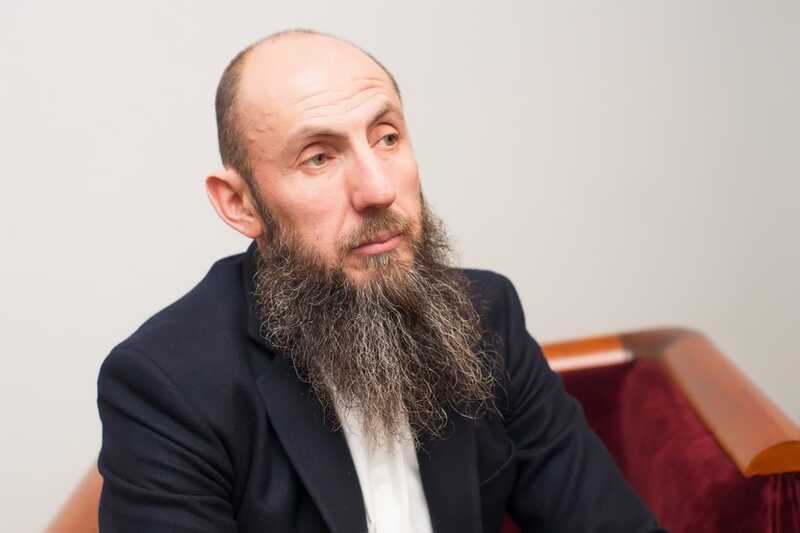Главу МХАТ Владимира Кехмана обвиняют в получении роскошного автомобиля в качестве взятки