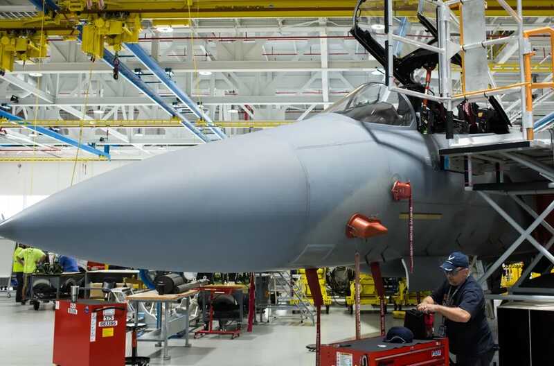 Более 3 тысяч сотрудников Boeing начали забастовку на предприятиях по производству истребителей в США