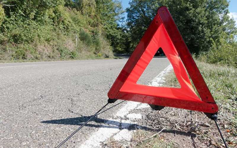 В Сочи на бездорожье перевернулся УАЗ с путешественниками