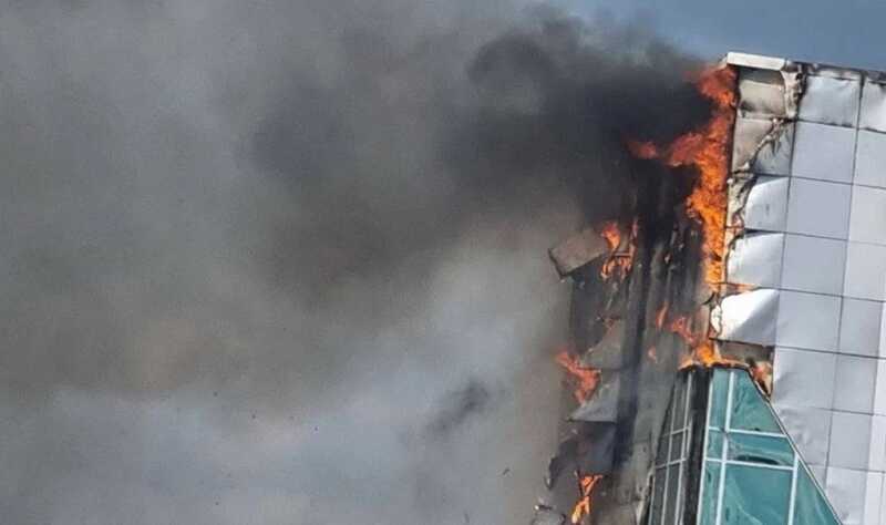 В Кемерово стартовал крупный пожар в ТЦ "Лапландия"