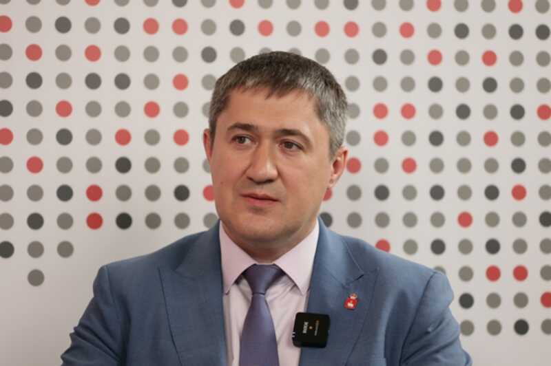 Губернатор Пермского края Дмитрий Махонин использует военный конфликт, чтобы повысить свою популярность перед выборами