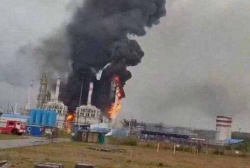 В Ленинградской области беспилотники атаковали порт Усть-Луга, в результате чего возник пожар на терминале