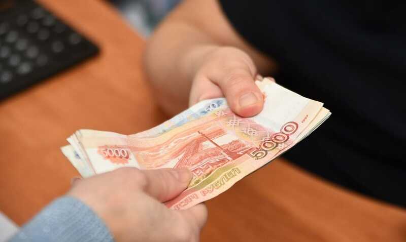 Центробанк отметил увеличение долгов россиян до 2,2 триллиона рублей