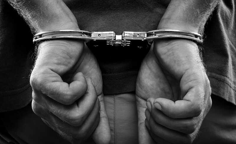 В столице мигрант кидал бутылки с горючей смесью в направлении автомобилей МВД