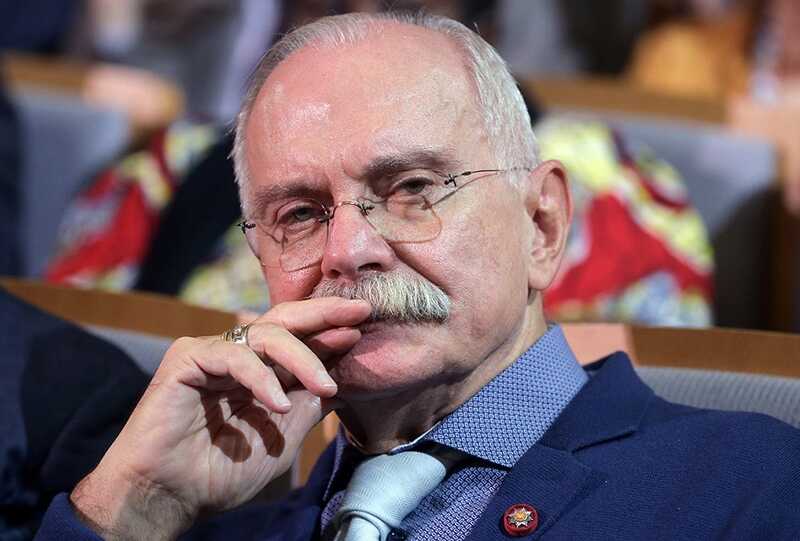 Российским школам предложили отметить годовщины Никиты Михалкова и Владимира Жириновского