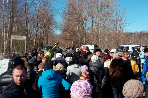 В Дмитровском районе Подмосковья перекрыли дорогу к мусорному полигону «Непейно»