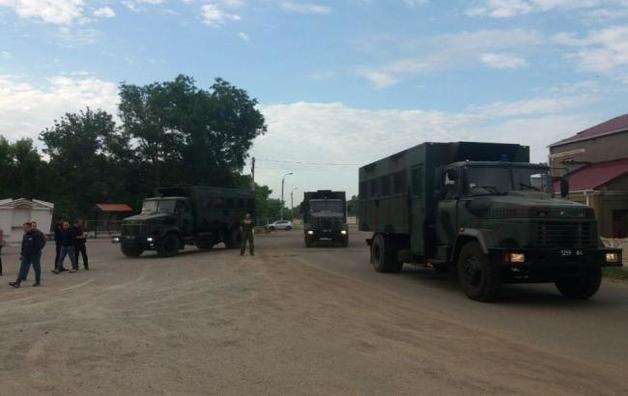 В поселок под Одессой, где проходят выборы, ввели Нацгвардию