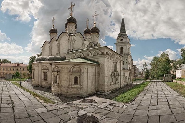 Открытая ЧМТ, перелом плеча: Мужчина избил пенсионерку в московском храме