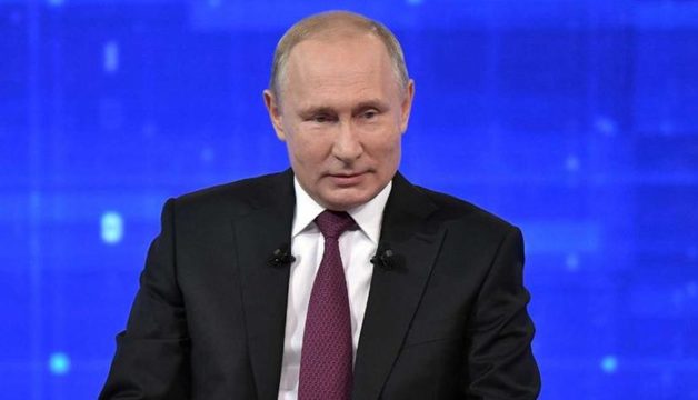 Путин предложил повысить зарплату чиновникам в регионах