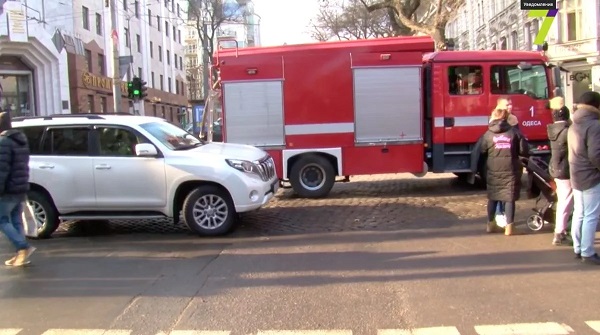 Нардеп «Юзик» на месте пожара в Одессе заблокировал проезд пожарным