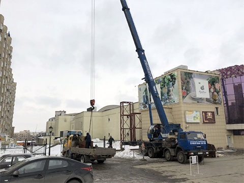 В ТРК Променад-3 срочно возводят эвакуационные лестницы, чтобы показать Путину rqiqqqiqkhidglv