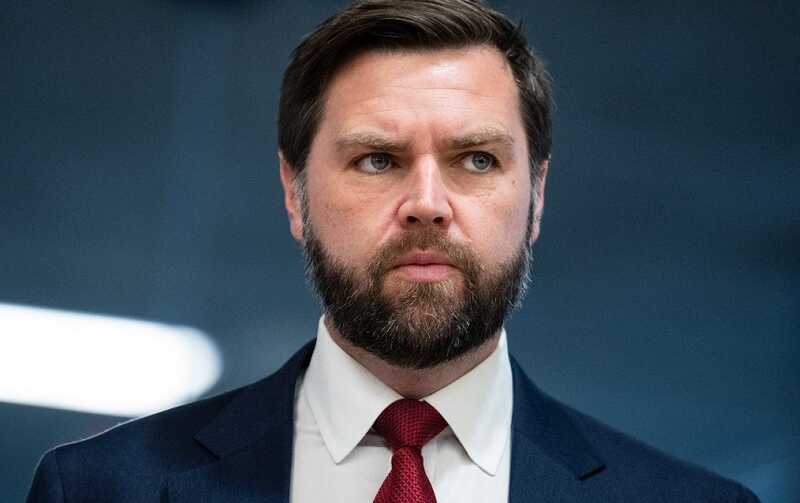 Вице-президент США Джей Ди Вэнс прибыл в Индию с семьёй